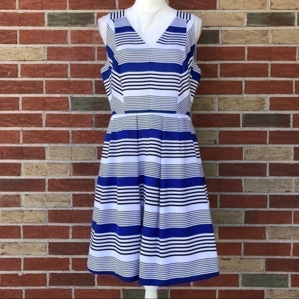McGinn Pleated V-neck Horizontal Striped White Blue Sleeveless Dress 👗